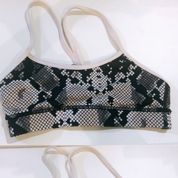 Lululemon flow y bra - Picture 1 of 1